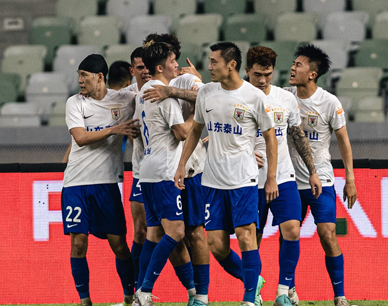 克雷桑绝杀完成双响 泰山队2-1逆转深圳队